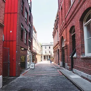 historic-charm-in-victoria-bcs-waddington-alley.hotels-victoria.net/